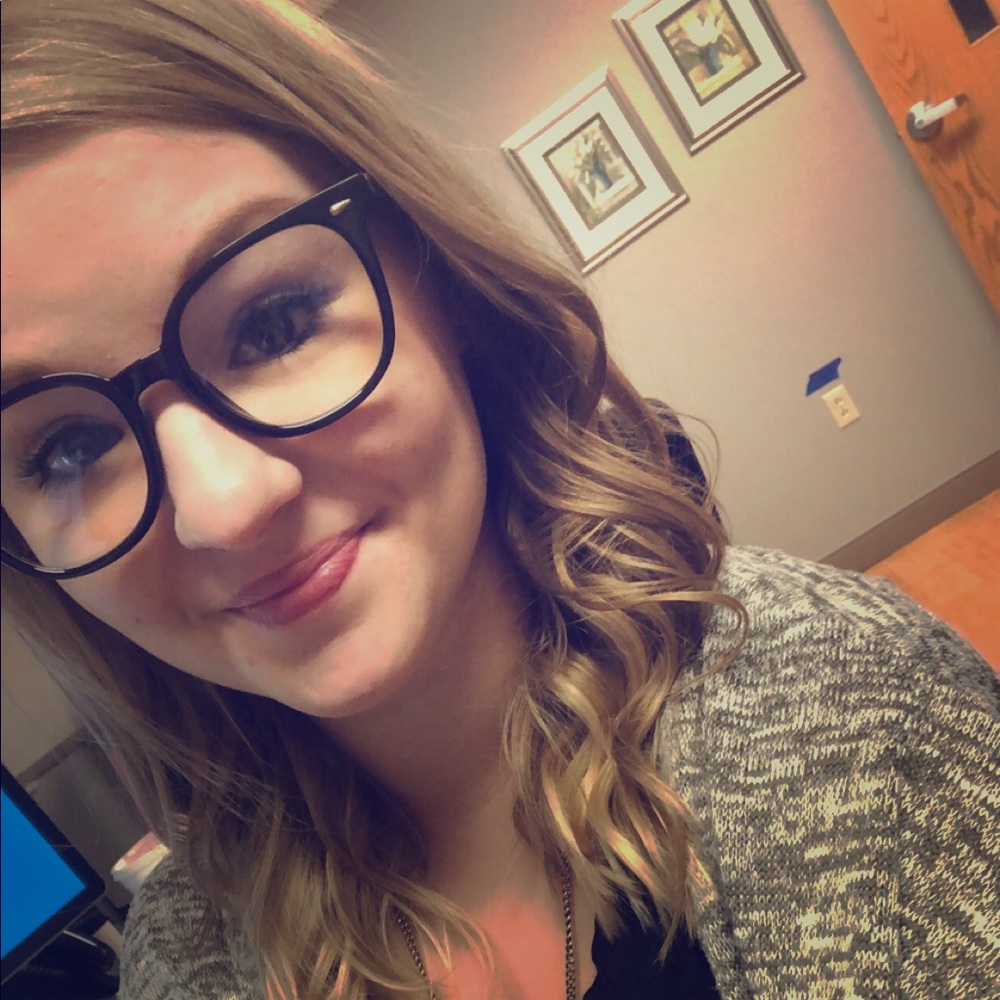 Meet your Posher, Emily